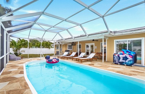Clearwater House | 4BR Heated Pool|12min to Beach|Gameroom|King beds