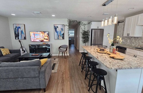 Port Tampa City House | 4BR Port Tampa Retreat | Fenced Yard & Patio
