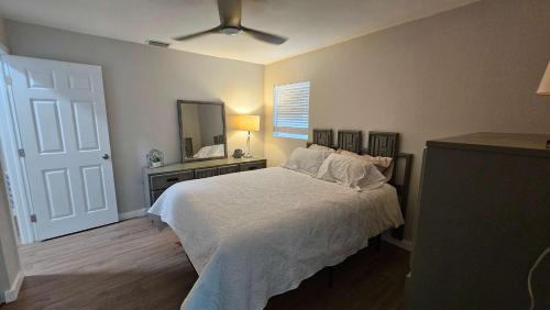 Port Tampa City House | 4BR Port Tampa Retreat Fenced Yard & Patio