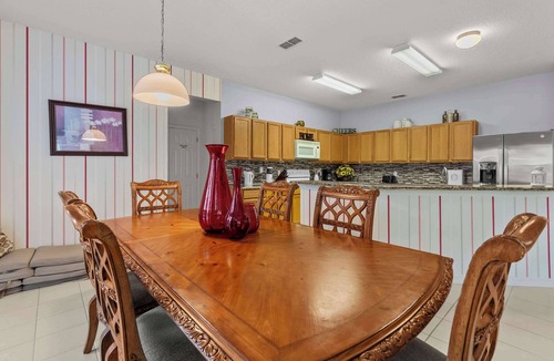 Windwood Bay House | 4BR retreat w/screened pool & spa