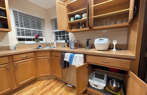 Middletown House | 4BR Retreat with 2 Cinemas, Jacuzzi, 4,133 SqFt Near LEGOLAND & WOODBURY COMMONS