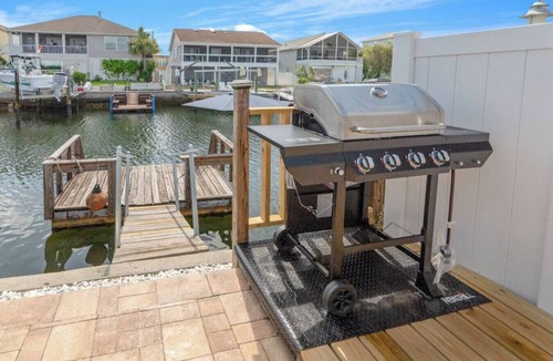 Hudson Beach Estates House | 4BR Waterfront | Boat Dock + Pool | 11-Min Walk to Beach | Sleeps 8