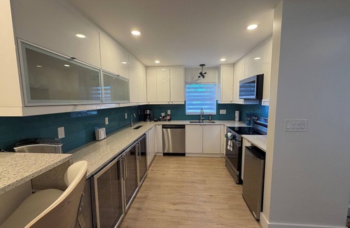 Riverview Estates House | 4BR with Heated Pool , Fire Pit & Pool Table Mins to Siesta & Downtown!