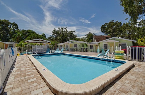 Safety Harbor Cottage | 4C Newly Renovated 1 Bedroom with Kitchenette