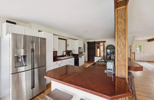 Gracewood House | 5-Acre Retreat Private Pool, Outdoor Bar, Grill, Fishing Pond & Game Room