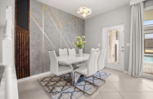Four Corners House | 5 Bd 5 Ba Windsor Cay 16061 Bw