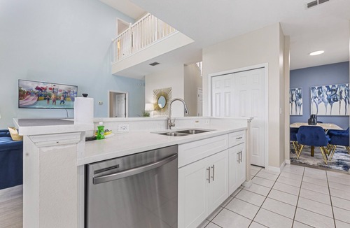 Sunset Lakes House | 5 bed pool home, south facing lake views, 5 mins to Walt Disney World® Resort!