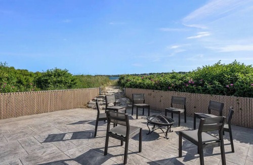 Bonnet Shores House | 5-bed Waterfront Beach house with DIRECT access to Private Kelly Beach in Bonnet