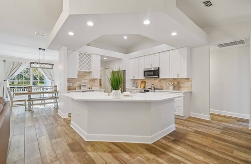 Seffner Community Alliance House | 5-bedroom Farmhouse on 4 Acres w/Pool