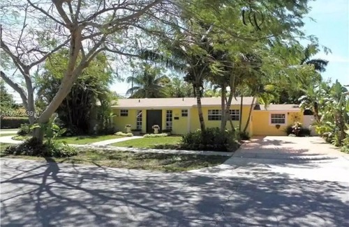 Palmetto Estates House | 5 bedroom(s) House near Miami