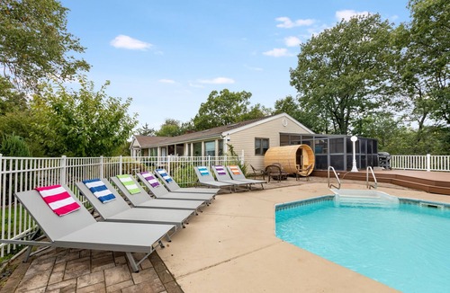 Monroe House | 5-bedroom serene retreat in charming Monroe