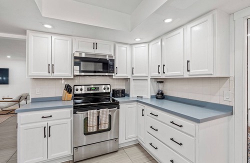 Venetian Way House | 5-bedroom with Sauna - Pool - Gym - Theatre - Game Room - Firepit - Putt Putt