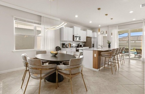 Clermont House | 5 Bedrooms/5.5 Bathrooms/Windsor Cay (16163CC)