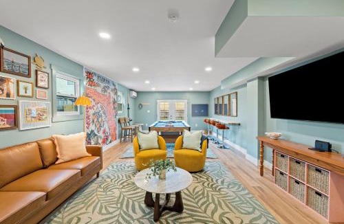 Gulf Lagoon Beach House | 5 BR Home with Pool, Golf Cart, Walk to Beach, 1 Mile to World Famous Tootsie
