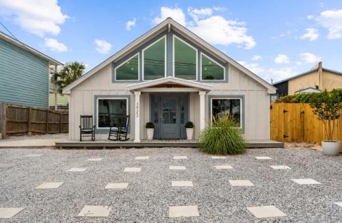 Gulf Lagoon Beach House | 5 BR Home with Pool, Golf Cart, Walk to Beach, 1 Mile to World Famous Tootsie