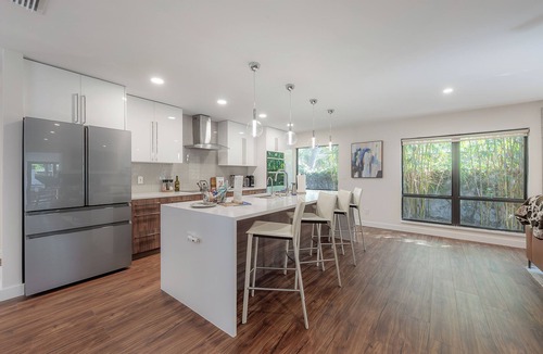 Beach Park House | 5* Luxe Getaway | Heated Pool & Outdoor Fireplace