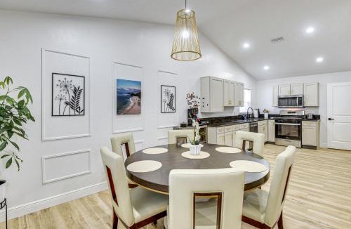 Holly Hill House | 5 Mi to Beach & Main St Pier: Quiet Family Getaway