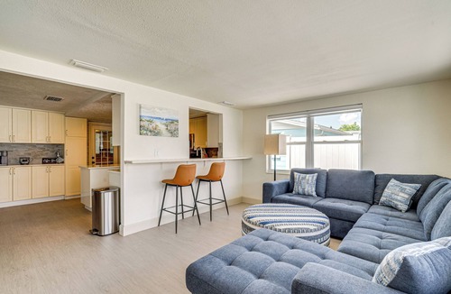 Holiday House | 5 Mi to Beach: Retreat w/Heated Pool in Holiday!