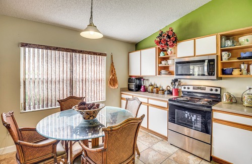 Palm Harbor Cottage | 5 Mi to Beaches: Family Getaway in Palm Coast!