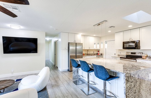 Boynton Beach Cottage | 5 Mi to Beaches: Hot Tub Haven in Lake Worth