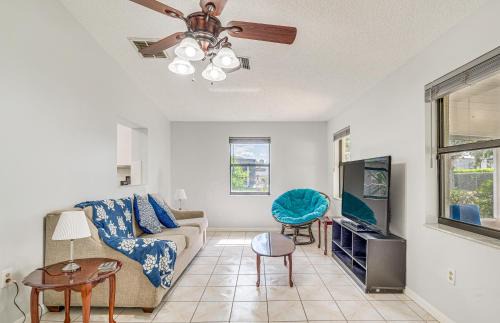 Spring Hill House | 5 Mi to Weeki Wachee! Home w/Lanai & Air Hockey
