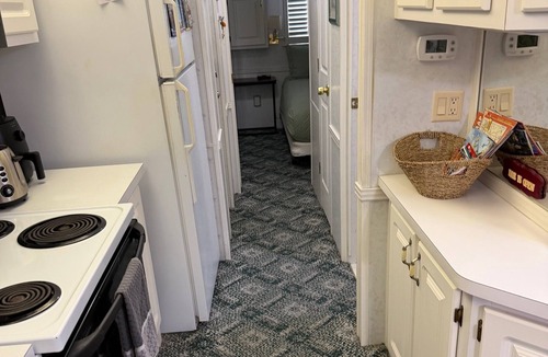 Kissimmee Cottage | 5 miles from Disney & Universal!