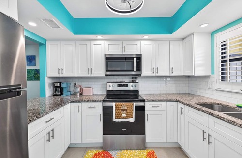 Iona Condo | 5 Miles from Fort Myers Beach, 2/2 Condo Sleeps up to 6