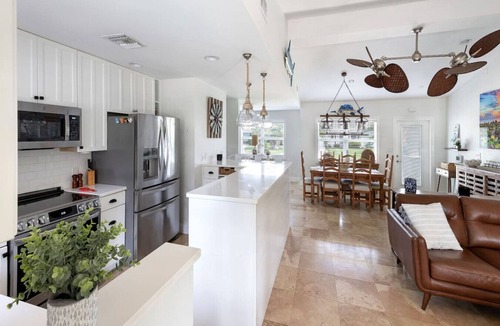 Jupiter House | 5 min from Inlet Lighthouse! Pool home w/Tiki Hut