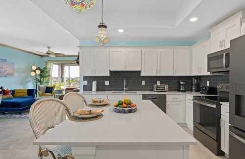 Kissimmee Resort | 5 Mins to Disney, Large Corner 3BR Princess Jasmine Moroccan Luxury Suite