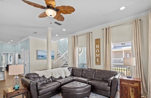 Clipper Cove House | 5 minute walk to beach, POOL, GOLF CART