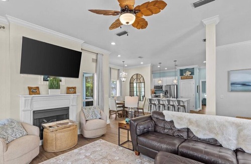 Clipper Cove House | 5 minute walk to beach, POOL, GOLF CART