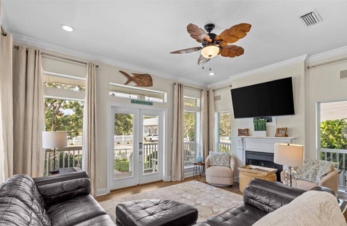 Clipper Cove House | 5 minute walk to beach, POOL, GOLF CART