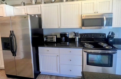 Holiday Isle Condo | 5 minute walk to Private Beach - Sandpiper Cove
