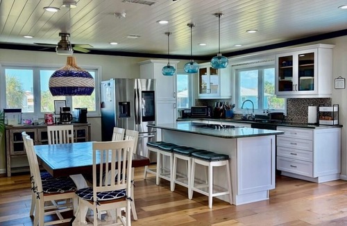 South Island House | 5 minutes to beach! Entire Family-sized Beach Home:Heated Pool & Game Room