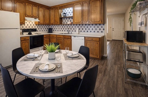 Valdosta Apartment | 5 Minutes to VSU, I-75 & Restaurants! Sleeps 5 w/2 Full Baths- Family Friendly
