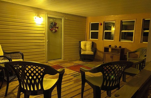 Harold House | 5 Peaceful Acres Pet Friendly Short Drive to Beach