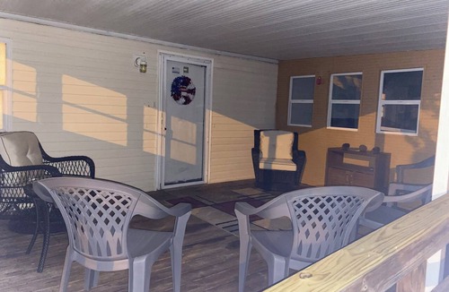 Harold House | 5 Peaceful Acres Pet Friendly Short Drive to Beach
