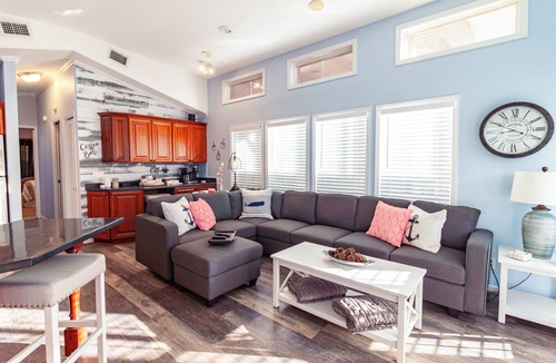 Bainbridge House | 5-Star/2-BR Boathouse Fully Remodeled-Directly on the Flint River w/Amazing Deck