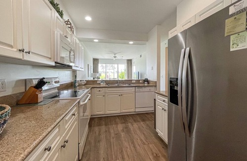 Naples Condo | 5 star condo: Top Golf Courses, Great Amenities, near Beach and Downtown Naples!