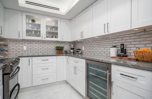 Vanderbilt Beach Condo | 5 ⭐️Totally Updated W/Stunning Gulf Views, Pool, 5 min walk to Vanderbilt Beach