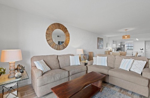 New Smyrna Beach Apartment | 505 - Top Floor Ocean View 2/2