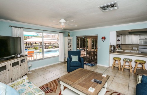 Mid Island House | 5150 Williams Drive, 3 Bedroom, Sleeps 6