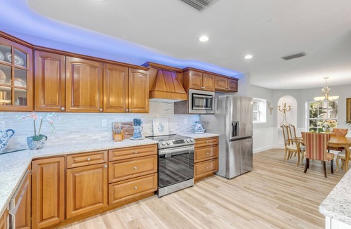 Florida Shores House | 5BR Estate Hot Tub Pet Friendly Sleeps 8 Near Beach