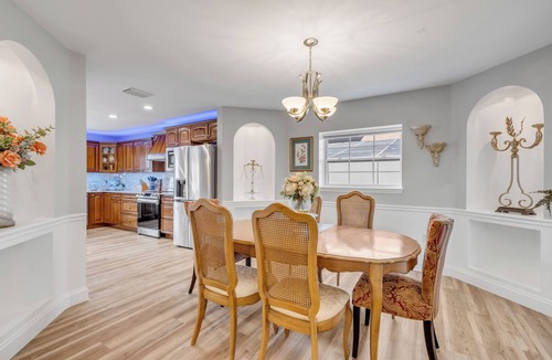 Florida Shores House | 5BR Estate Hot Tub Pet Friendly Sleeps 8 Near Beach