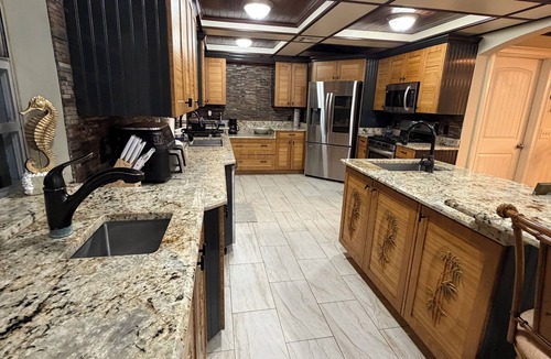 White City House | 5BR Luxury Retreat Gym, Sleeps 10, Minutes to Beach