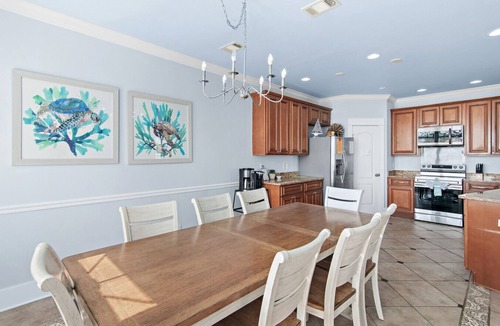 Emerald Waters Village House | 5BR One Block to Beach |Hot Tub |Pool | Golf Cart|Pets