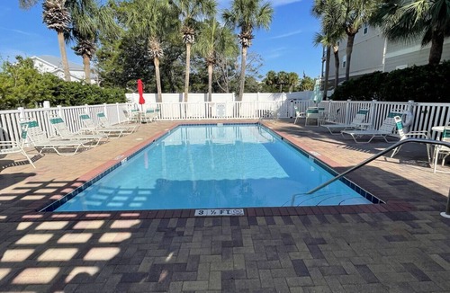 Emerald Waters Village House | 5BR One Block to Beach |Hot Tub |Pool | Golf Cart|Pets