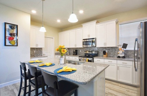 Loughman House | 5BR Solterra Pool Home | 2 King Suites | Covered Lanai | Dog Friendly