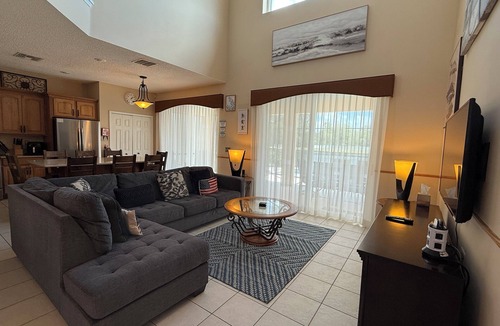 Seasons Villa | 6 bed comfort, close to the parks & superb lake view with Harry Potter bedroom.