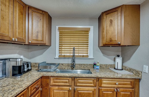Southside House | 6 Mi to Downtown Jax! Modern Family Home